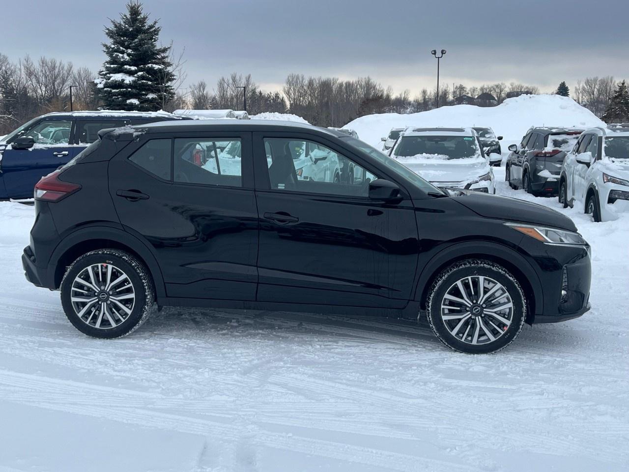 2025 Nissan Kicks Play SV FWD Photo