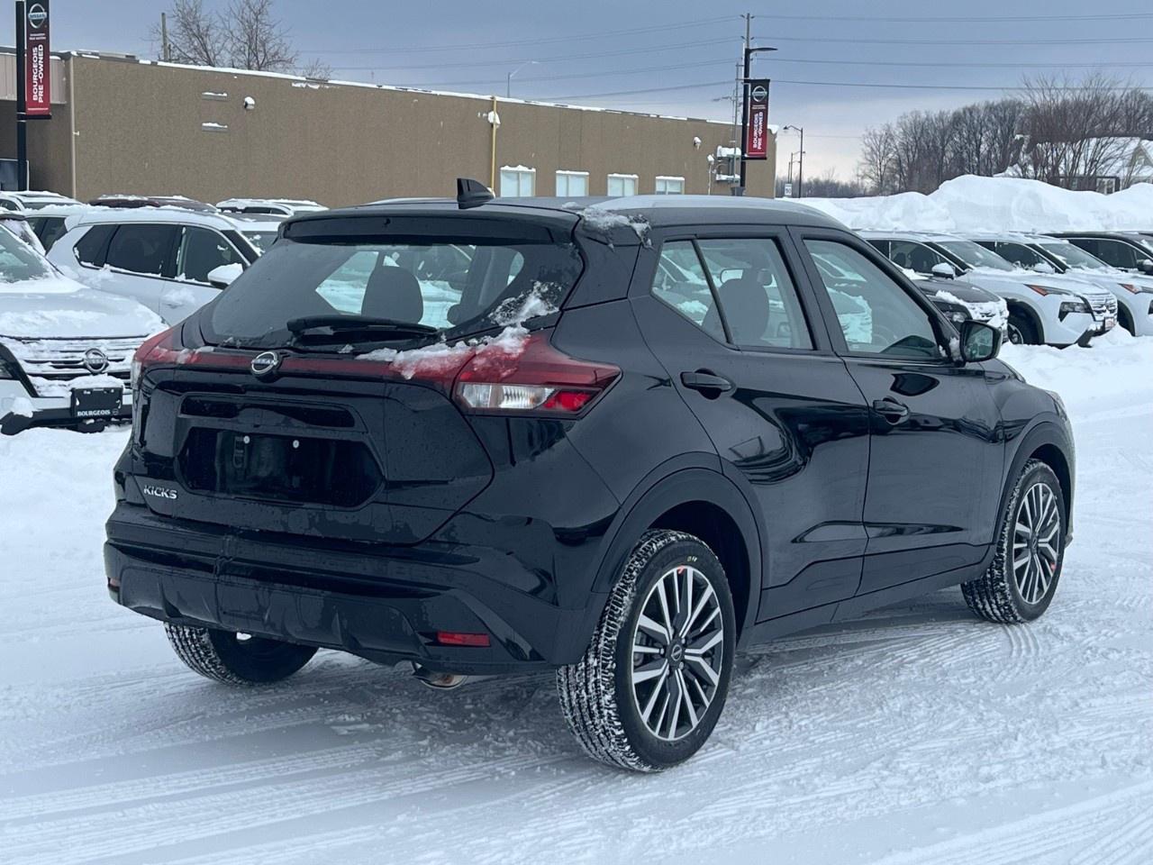 2025 Nissan Kicks Play SV FWD Photo