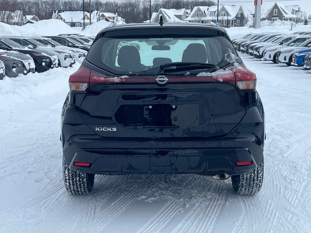 2025 Nissan Kicks Play SV FWD Photo