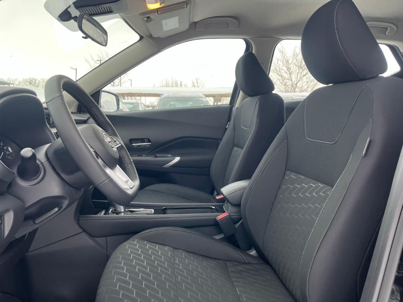 2025 Nissan Kicks Play SV FWD Photo