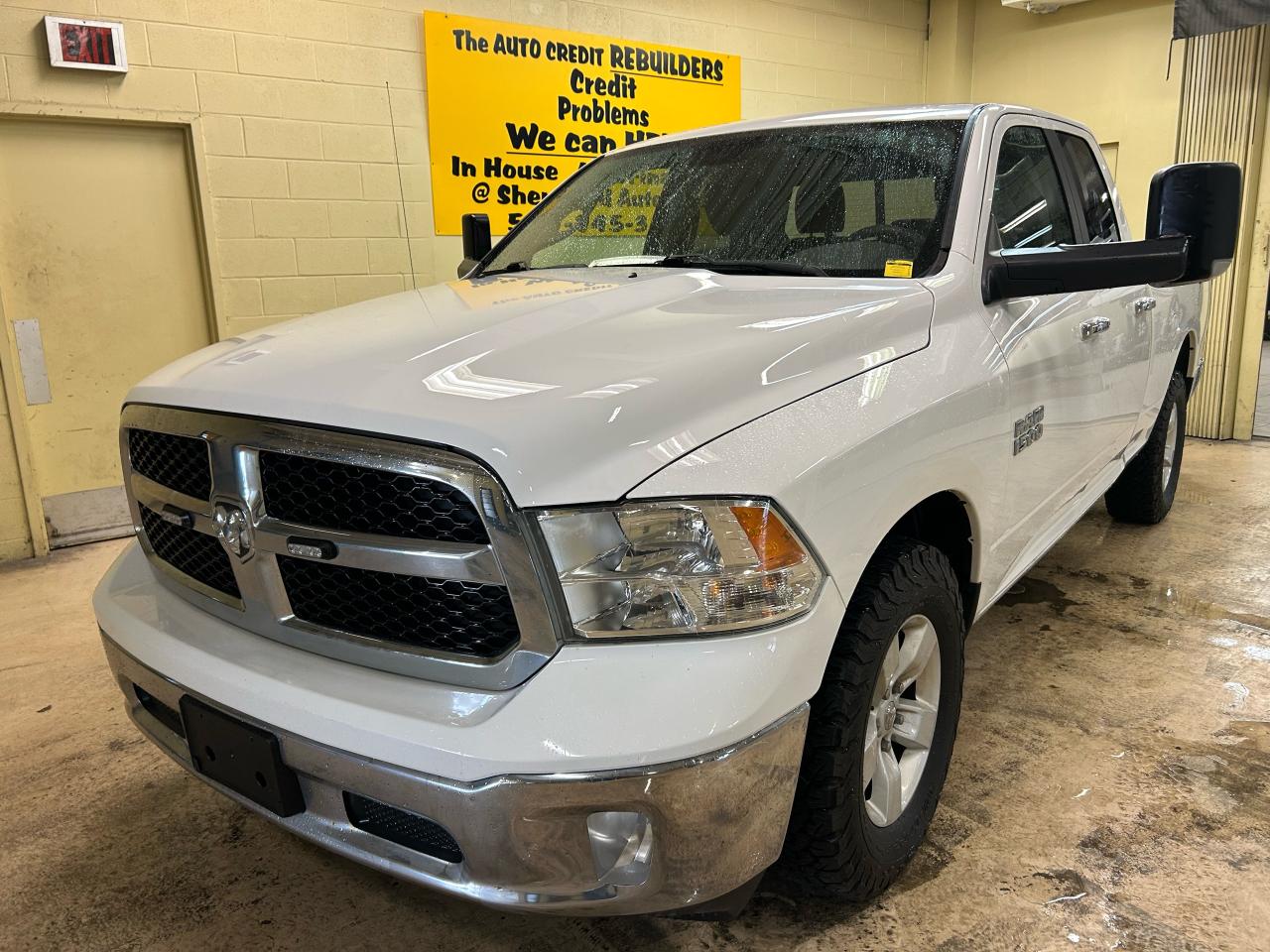 2018 RAM 1500 SLT Photo3