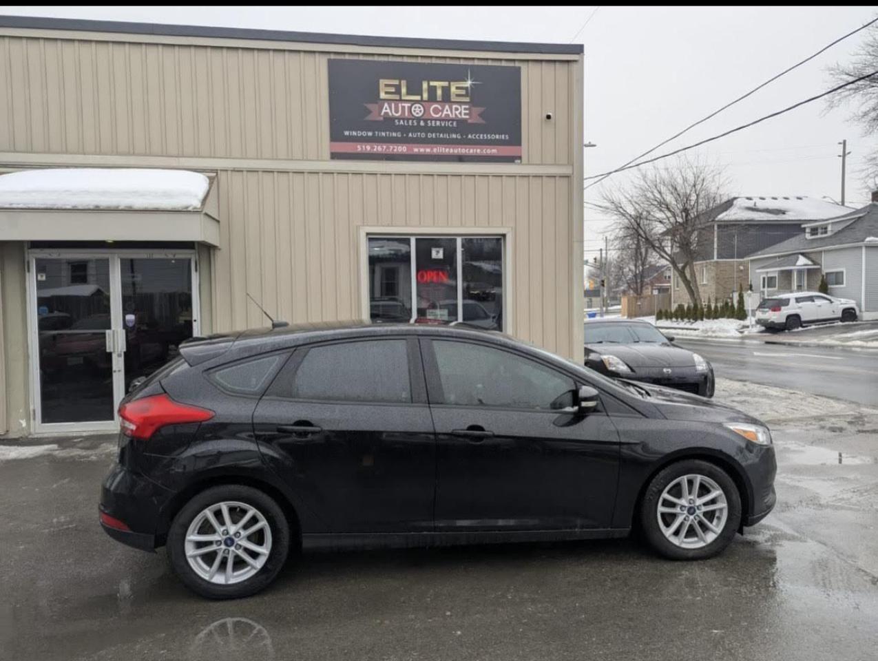 2017 Ford Focus  Photo3