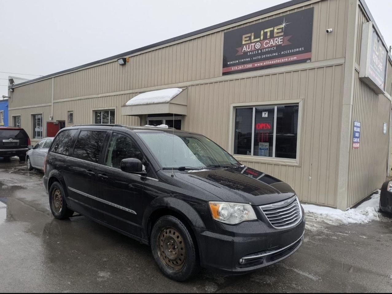 2014 Chrysler Town & Country 