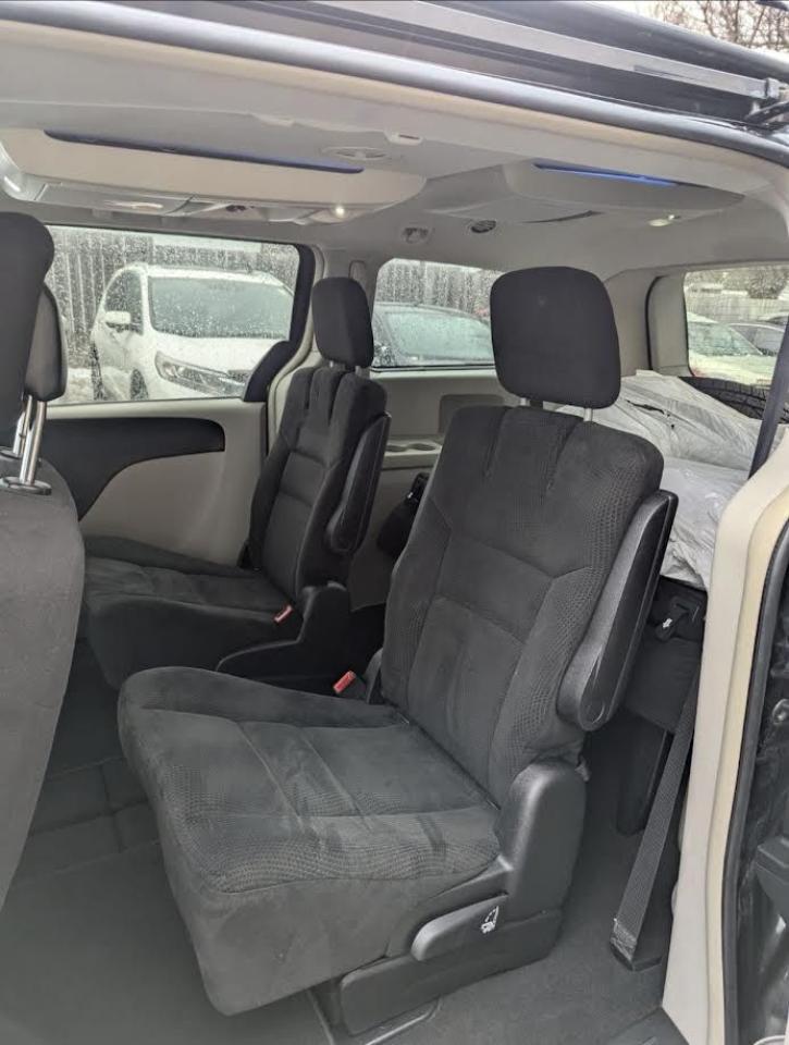2014 Chrysler Town & Country  - Photo #7