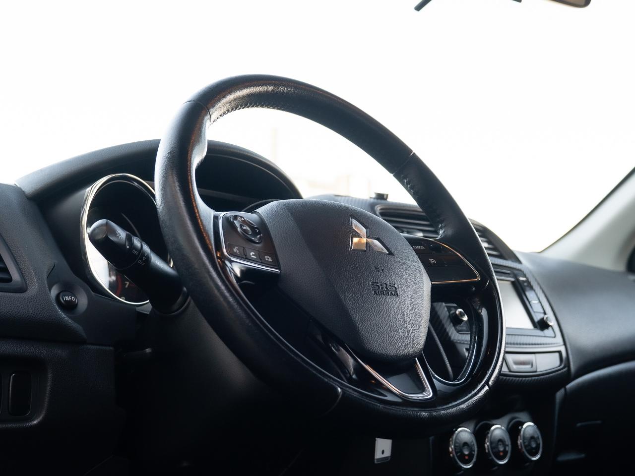 2017 Mitsubishi RVR SE AWD Photo12