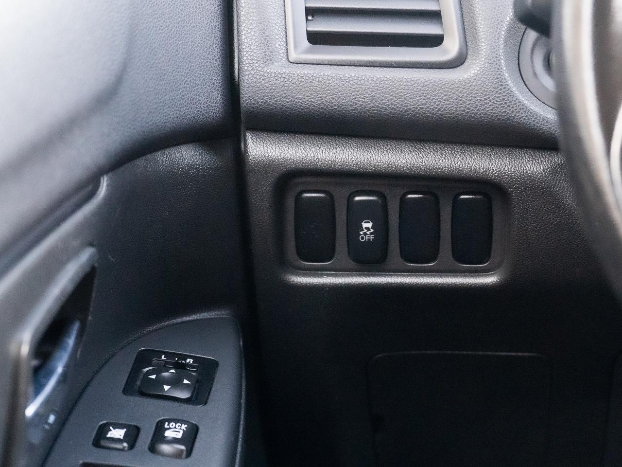 2017 Mitsubishi RVR SE AWD Photo11