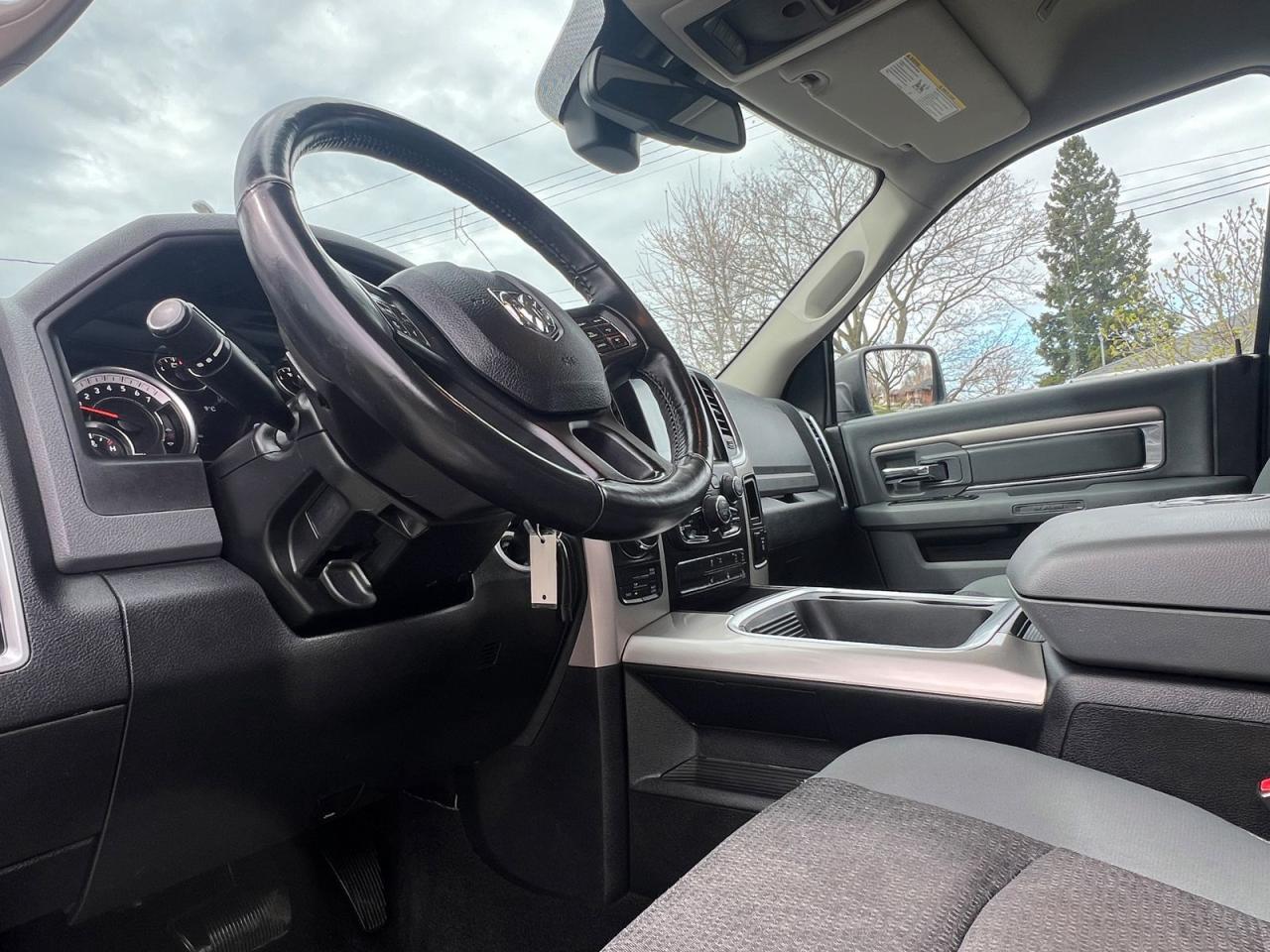 2017 RAM 1500 SLT Crew Cab SWB 4WD - Photo #7