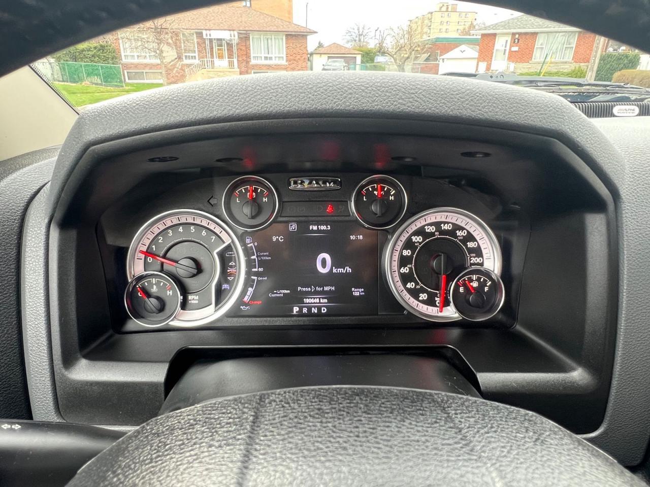 2017 RAM 1500 SLT Crew Cab SWB 4WD - Photo #9
