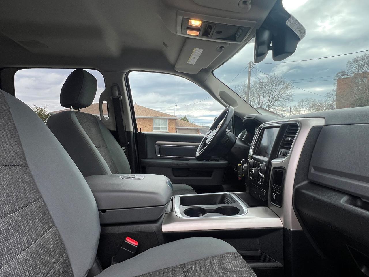 2017 RAM 1500 SLT Crew Cab SWB 4WD - Photo #16