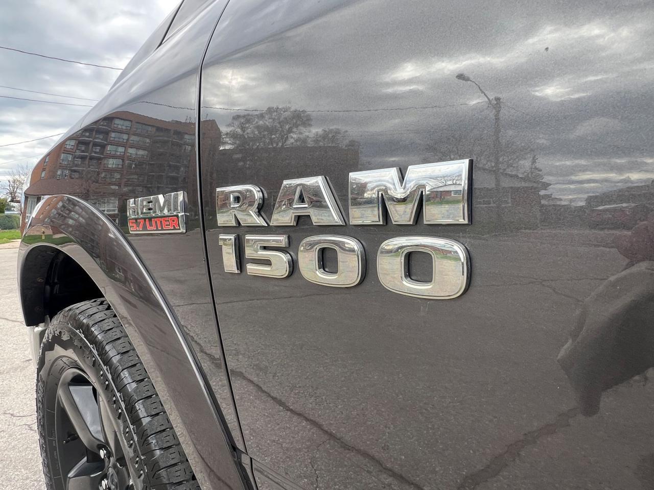 2017 RAM 1500 SLT Crew Cab SWB 4WD - Photo #17