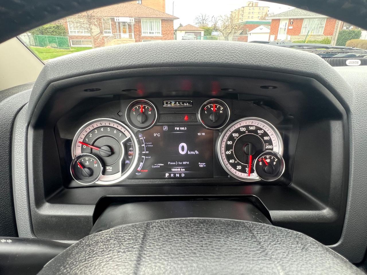 2017 RAM 1500 SLT Crew Cab SWB 4WD - Photo #9