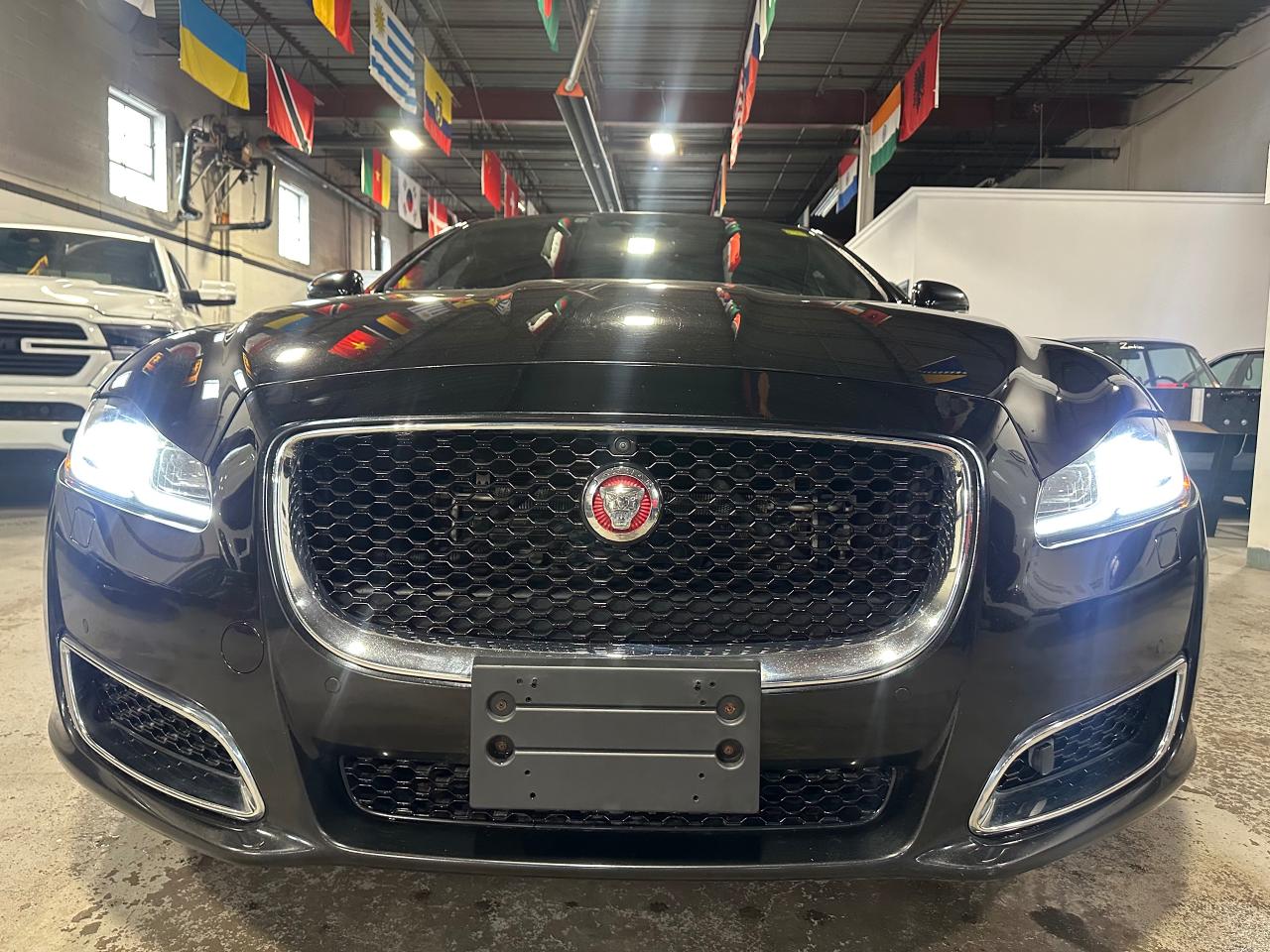 2019 Jaguar XJ XJL Portfolio LWB AWD - Photo #2