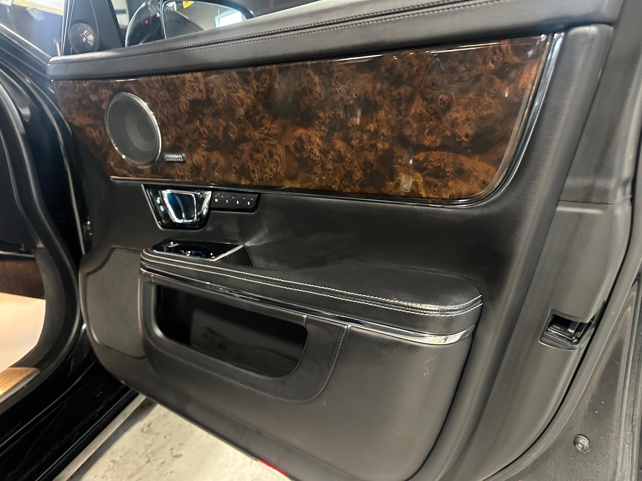 2019 Jaguar XJ XJL Portfolio LWB AWD - Photo #9