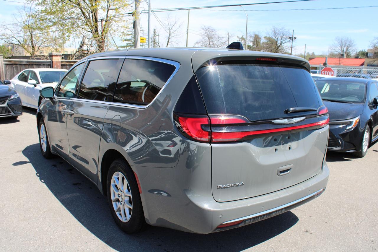 2023 Chrysler Pacifica Touring L - Photo #4