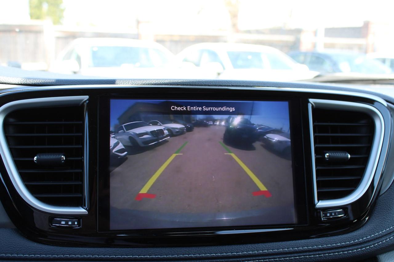 2023 Chrysler Pacifica Touring L - Photo #5