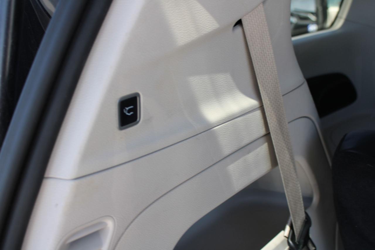 2023 Chrysler Pacifica Touring L - Photo #7