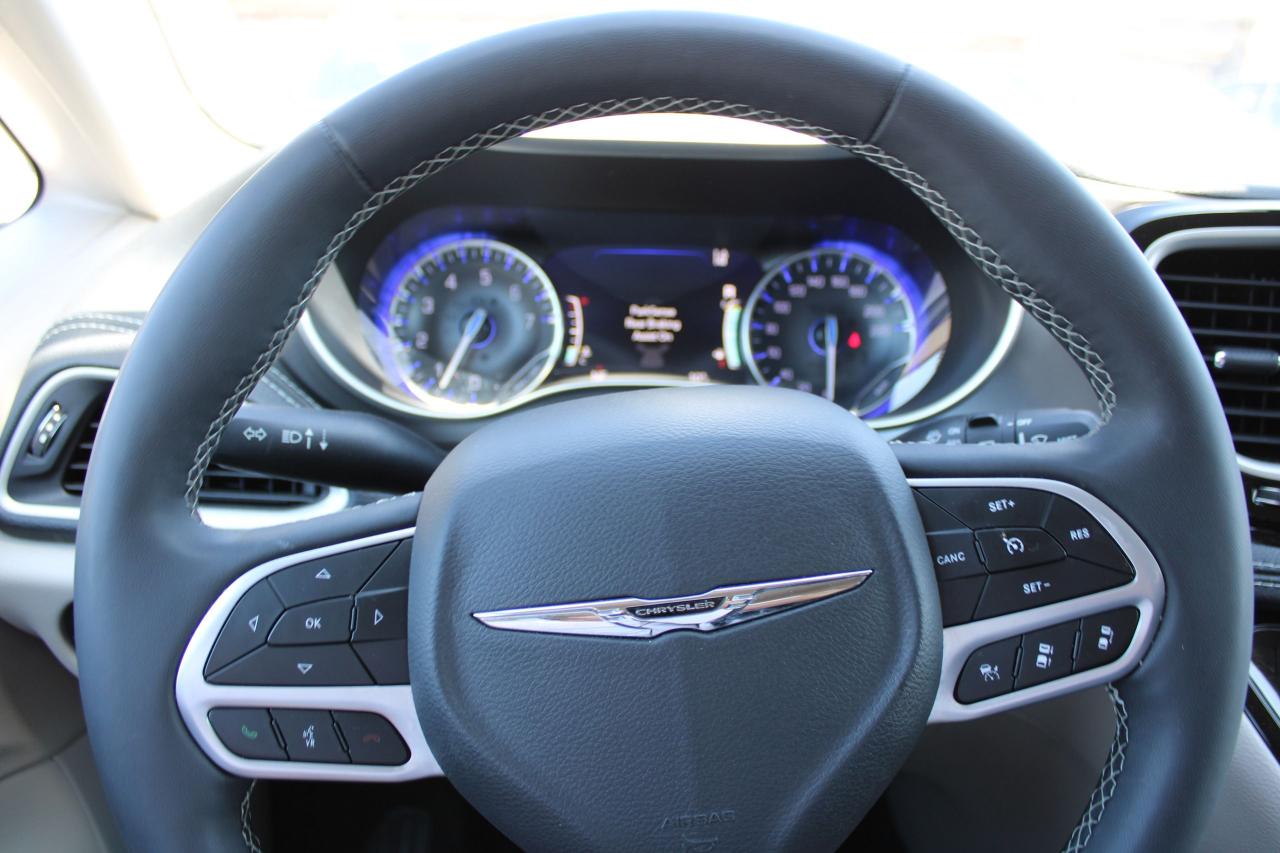 2023 Chrysler Pacifica Touring L - Photo #8
