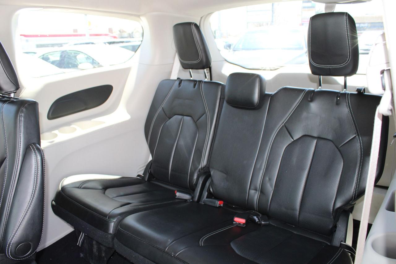 2023 Chrysler Pacifica Touring L - Photo #9