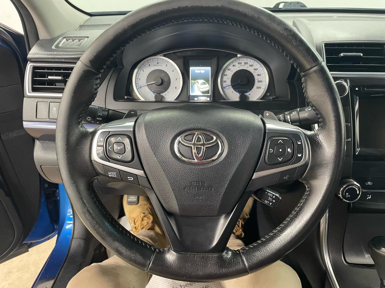 2016 Toyota Camry SPECIAL EDITION Photo32
