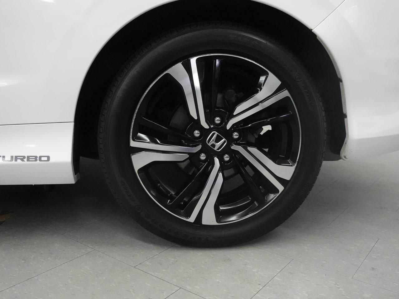 2016 Honda Civic COUPE TOURING | Nav | Leather | Sunroof | CarPlay