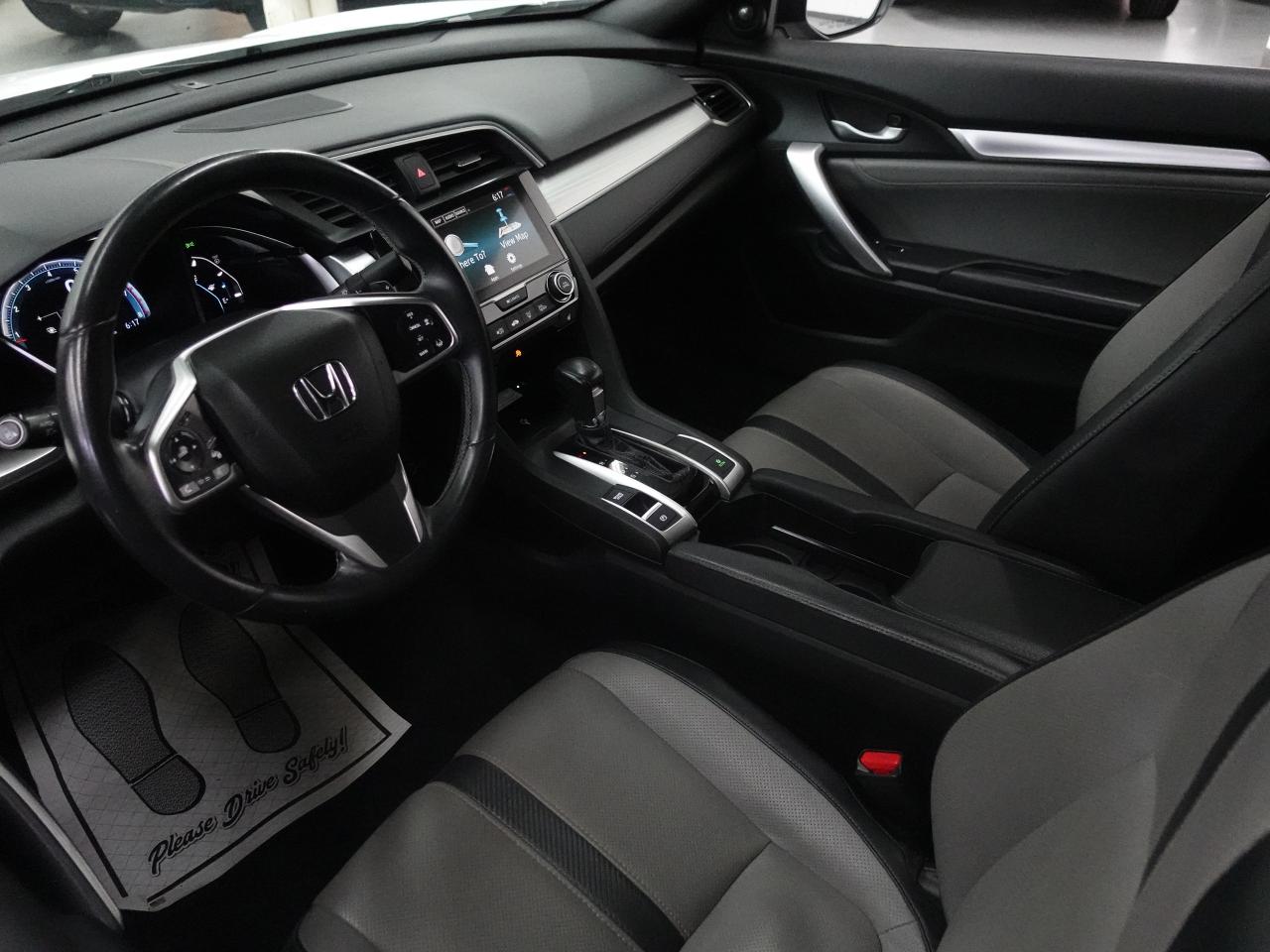 2016 Honda Civic COUPE TOURING | Nav | Leather | Sunroof | CarPlay