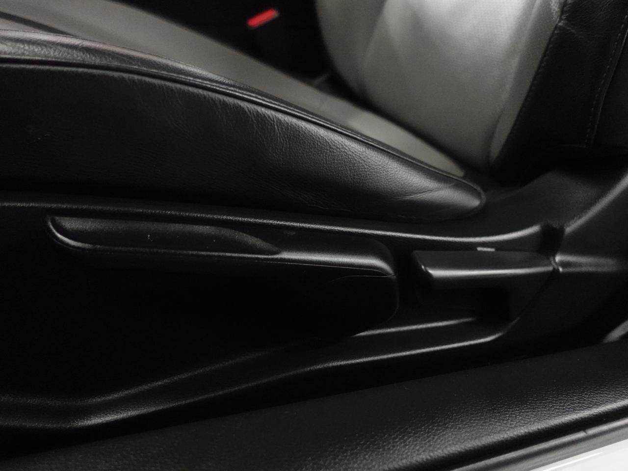 2016 Honda Civic COUPE TOURING | Nav | Leather | Sunroof | CarPlay