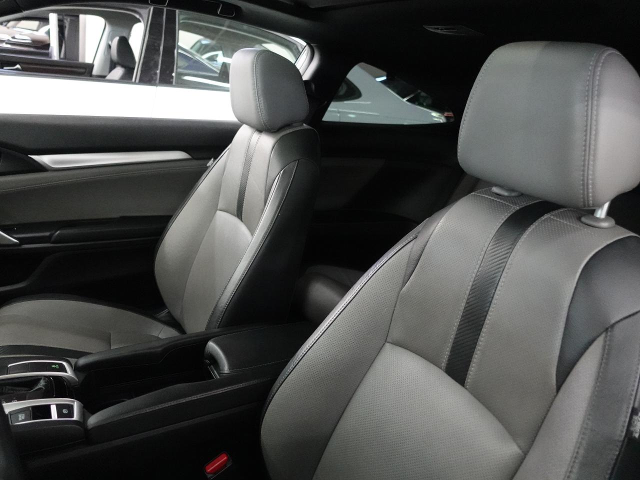 2016 Honda Civic COUPE TOURING | Nav | Leather | Sunroof | CarPlay