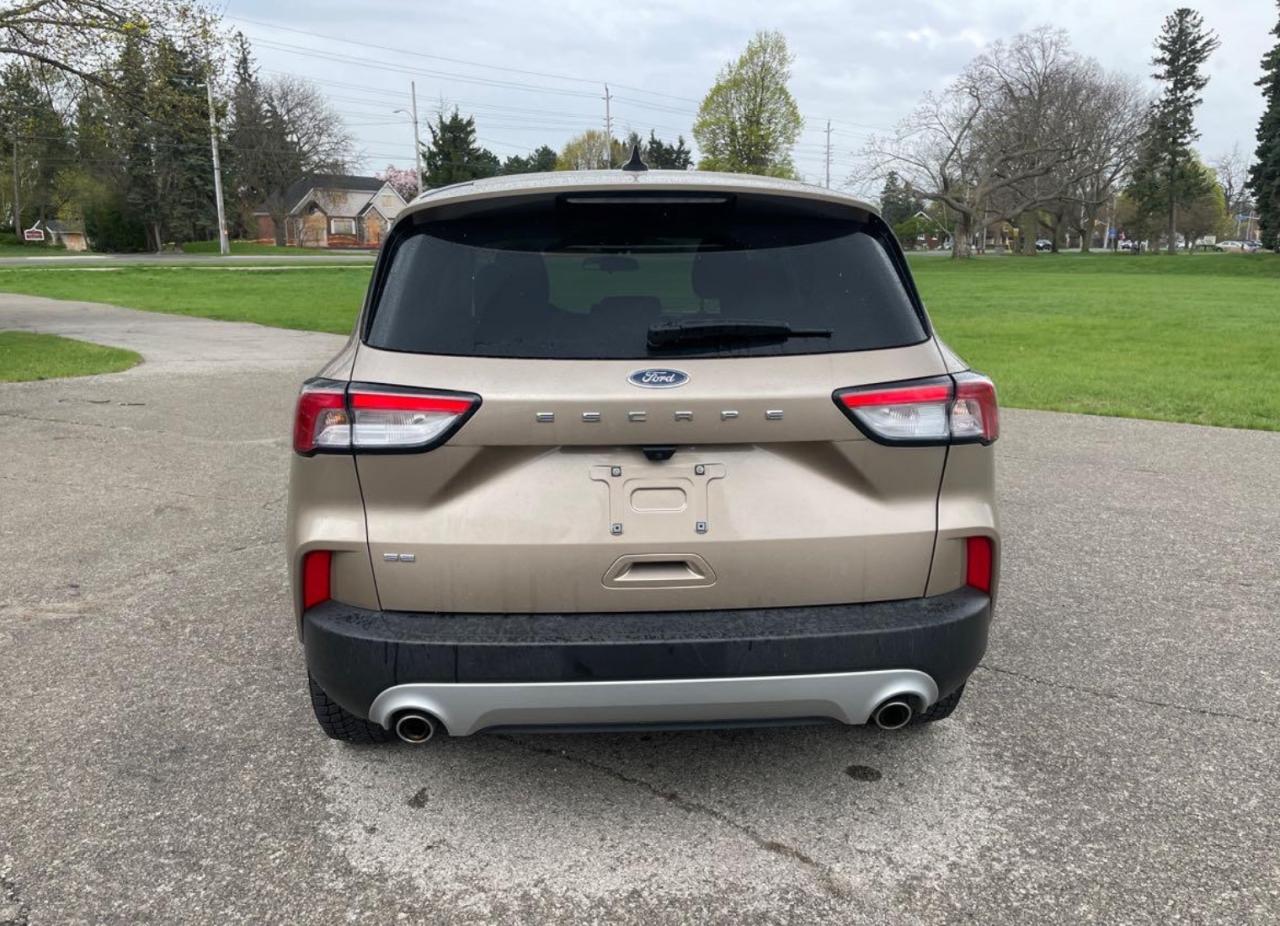 2021 Ford Escape SE - Photo #3