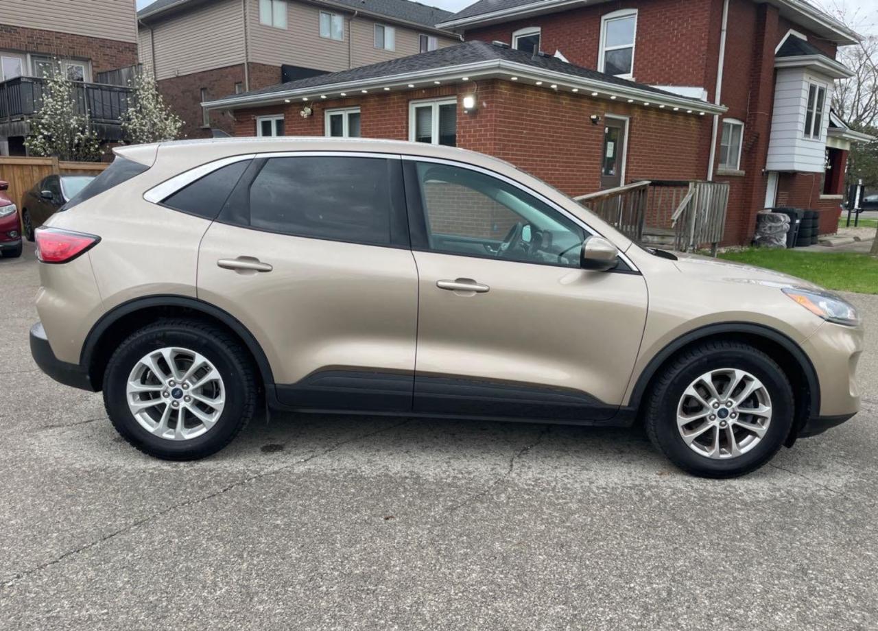 2021 Ford Escape SE - Photo #4