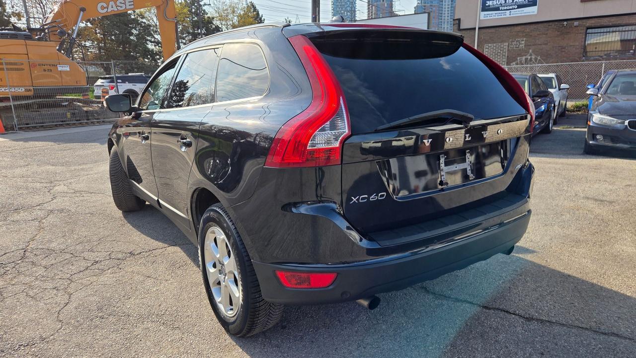 2013 Volvo XC60 T5 3.2L - Photo #3
