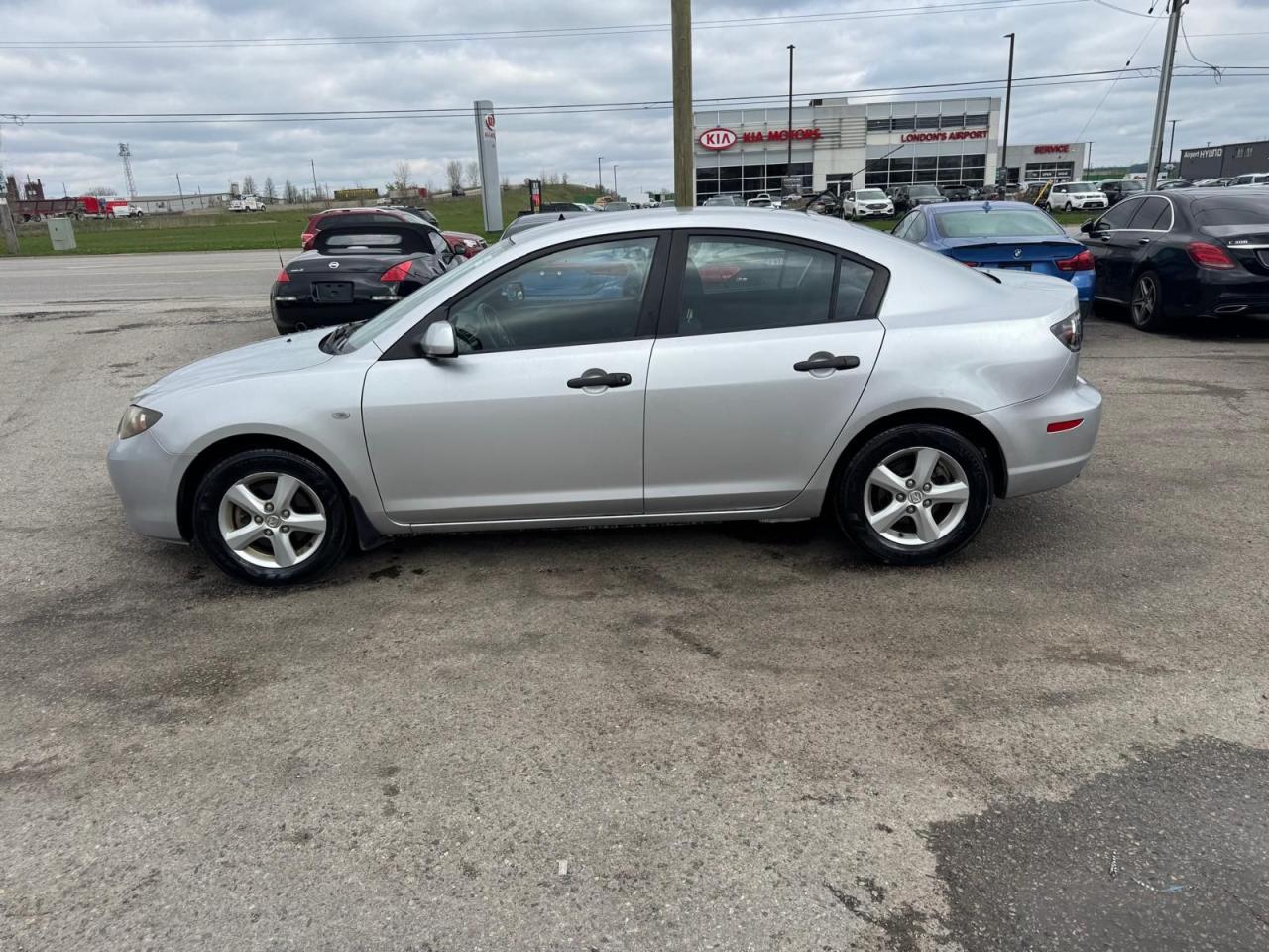 2009 Mazda MAZDA3 GX, AUTO, ONLY 61,000KMS, VERY CLEAN, CERTIFIED - Photo #2