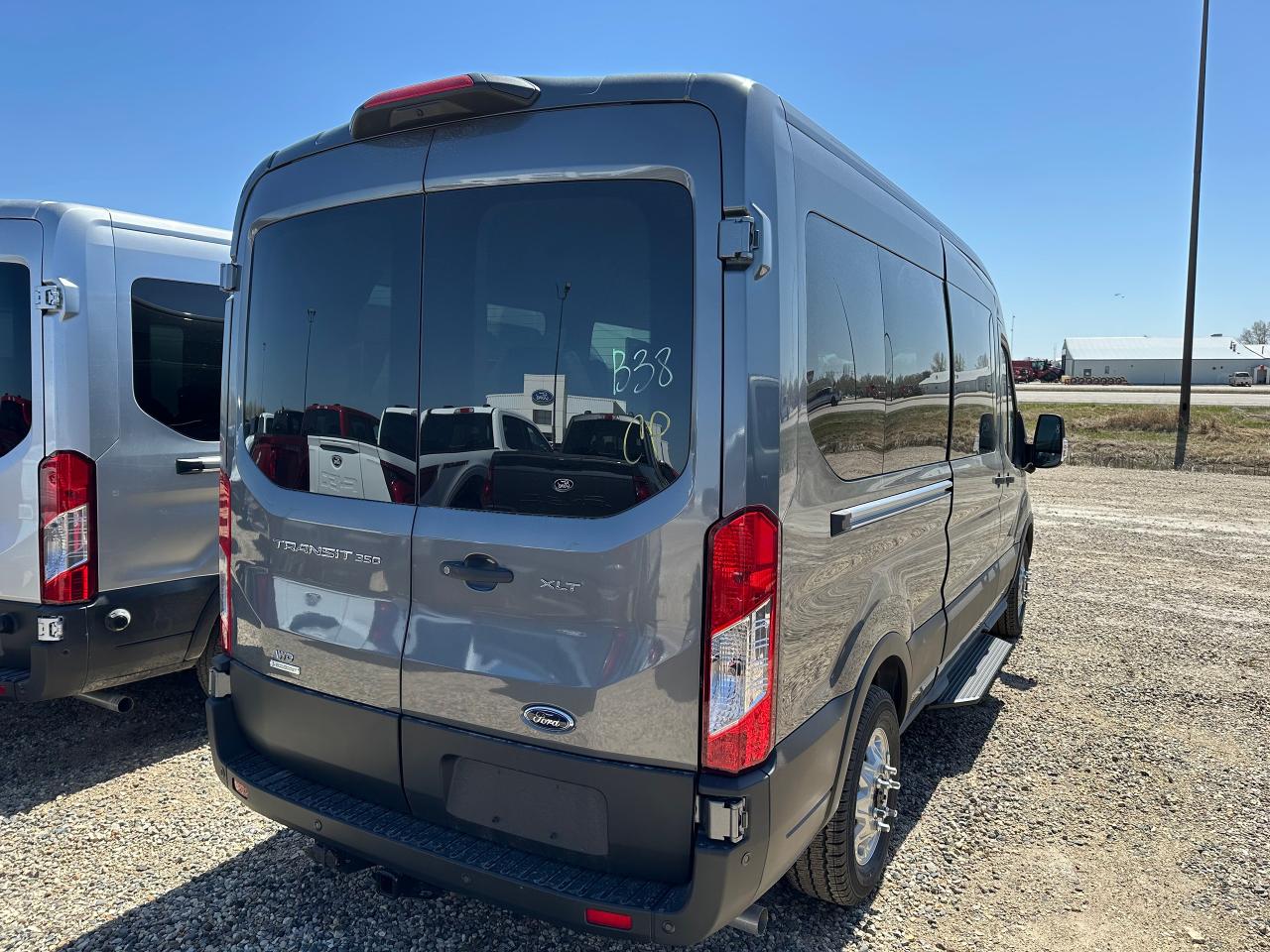 2025 Ford Transit Passenger Wagon XLT T-350 148 Med Roof  AWD 302A Photo
