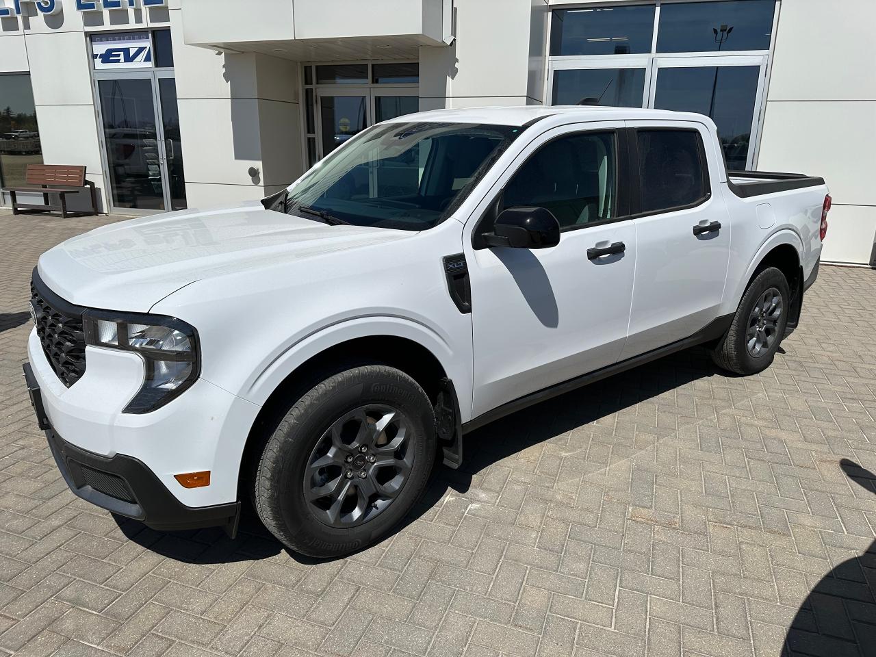 2025 Ford Maverick XLT AWD SuperCrew 301A Photo2