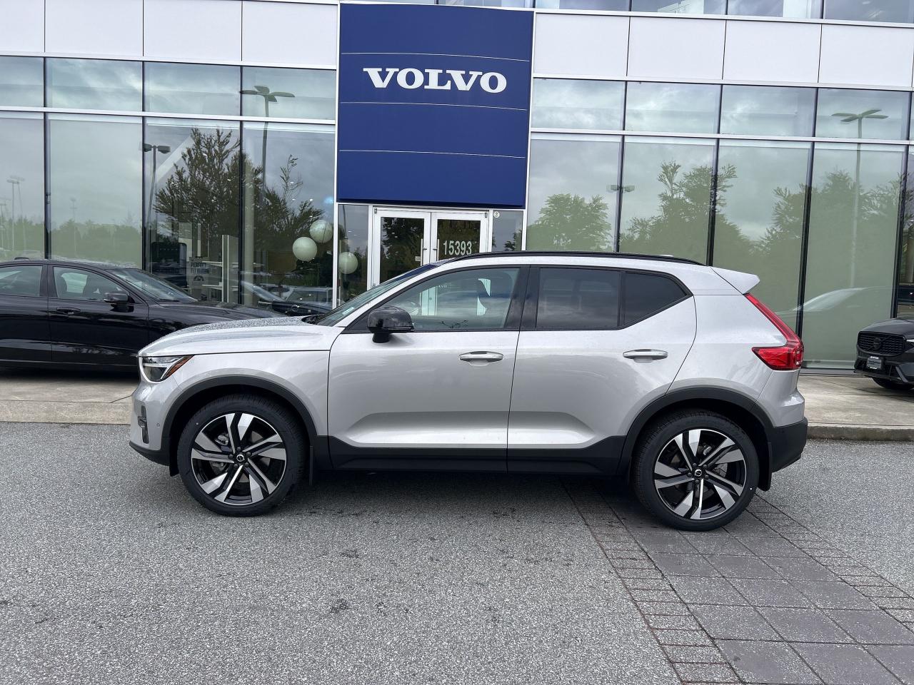 New 2025 Volvo XC40 B5 AWD Plus Dark Theme for sale in Surrey, BC