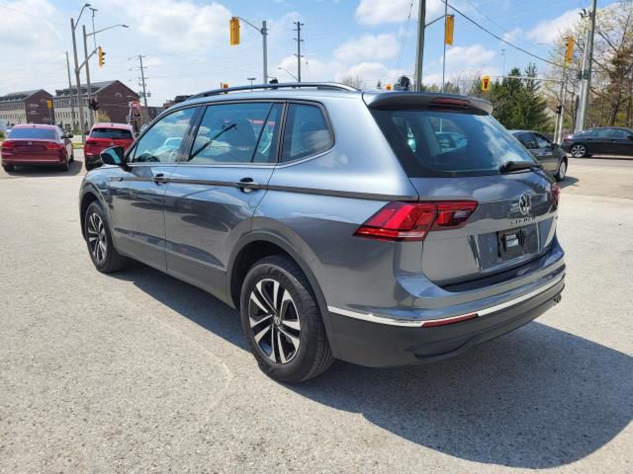 2023 Volkswagen Tiguan Trendline 7 Pass Photo5