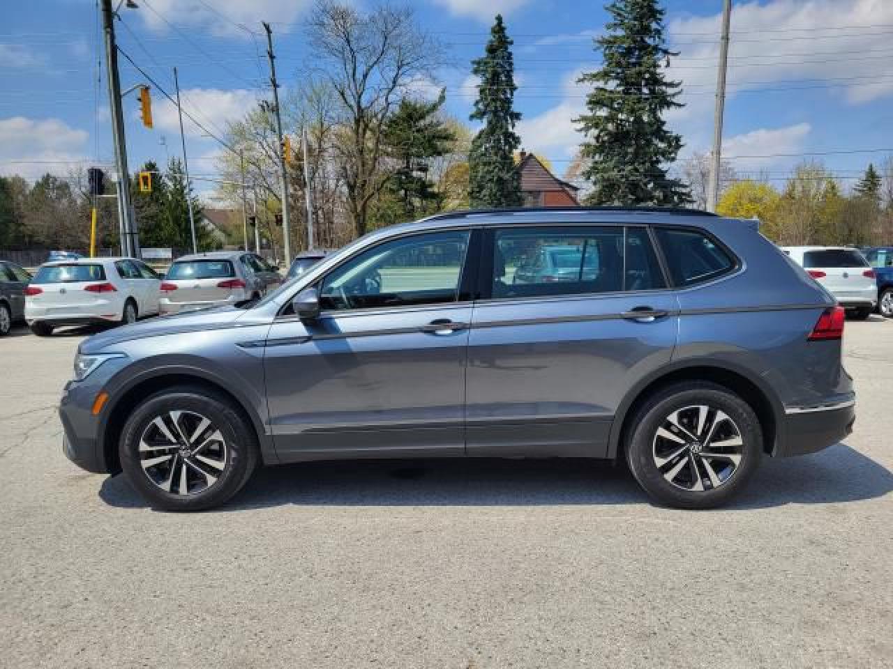 2023 Volkswagen Tiguan Trendline 7 Pass Photo6