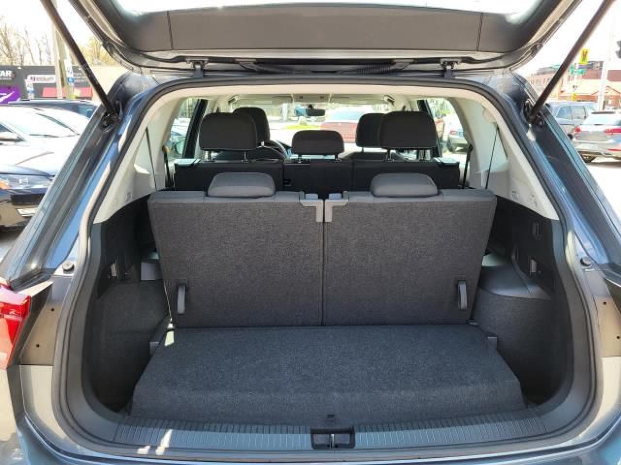 2023 Volkswagen Tiguan Trendline 7 Pass Photo19