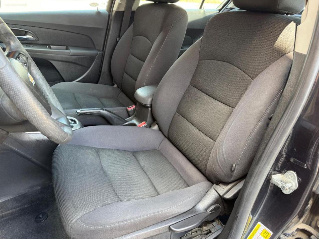 2015 Chevrolet Cruze LT | ONE-OWNER | CLEAN CARFAX | BACK-UP CAM | REMOTE STARTER | BLUETOOTH | - Photo #16