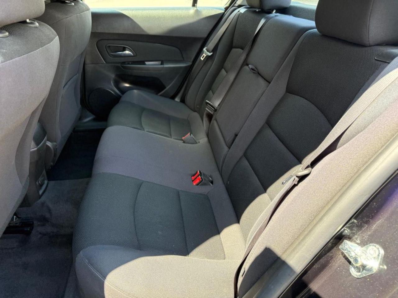 2015 Chevrolet Cruze LT | ONE-OWNER | CLEAN CARFAX | BACK-UP CAM | REMOTE STARTER | BLUETOOTH | - Photo #18