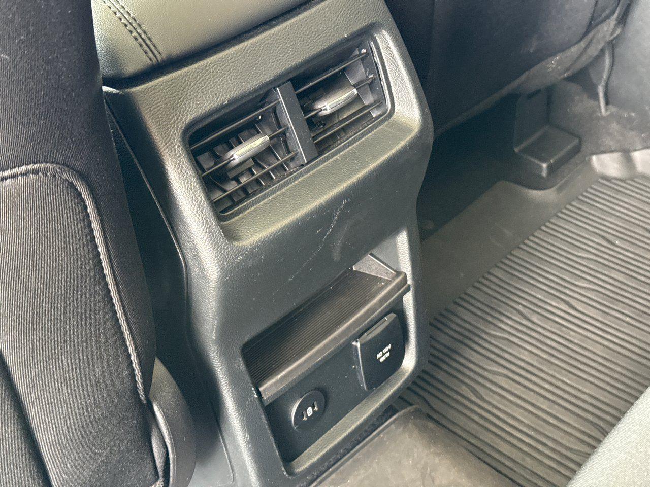 2024 Ford Edge SEL - Photo #25