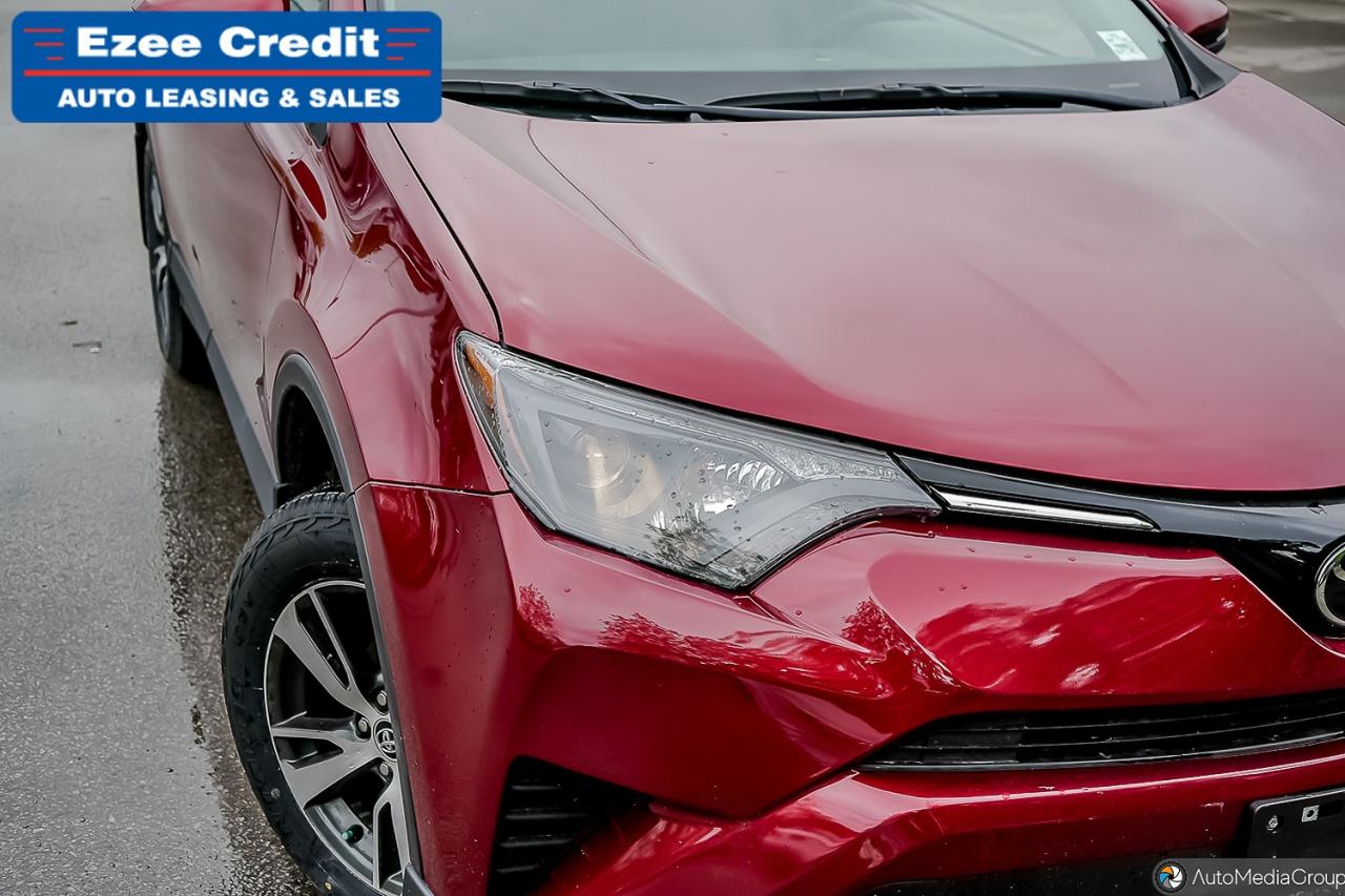 2018 Toyota RAV4 LE Photo4