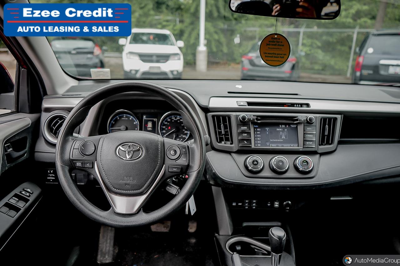2018 Toyota RAV4 LE Photo16