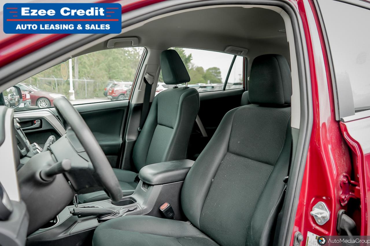 2018 Toyota RAV4 LE Photo14