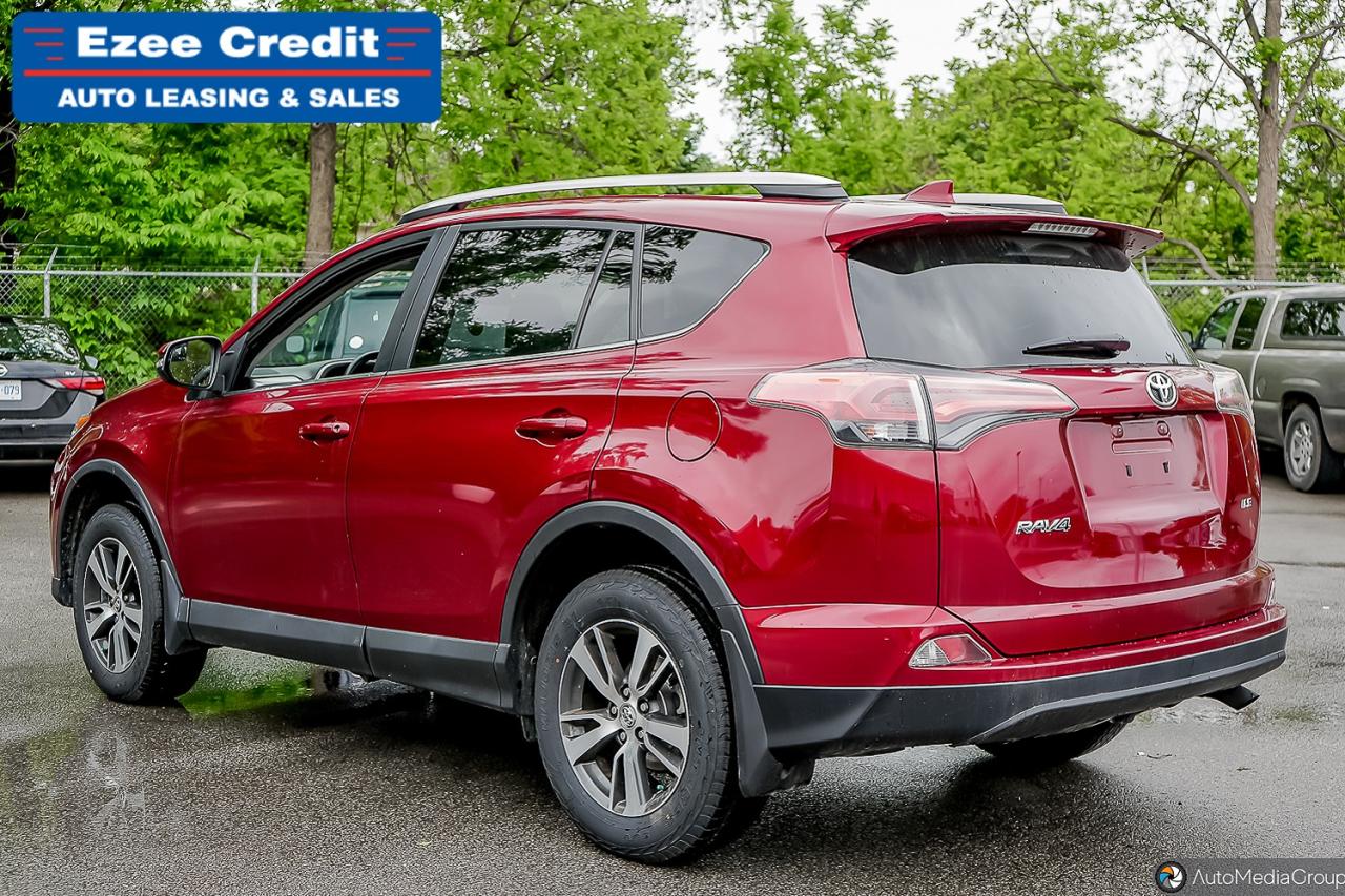 2018 Toyota RAV4 LE Photo9