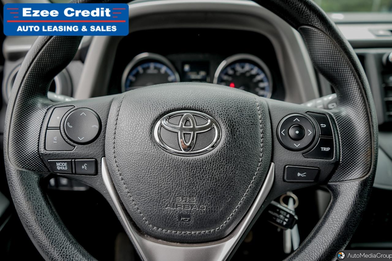 2018 Toyota RAV4 LE Photo19