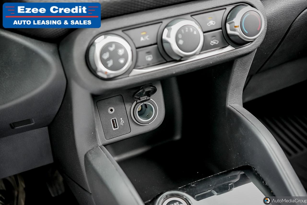 2020 Nissan Kicks S Photo24