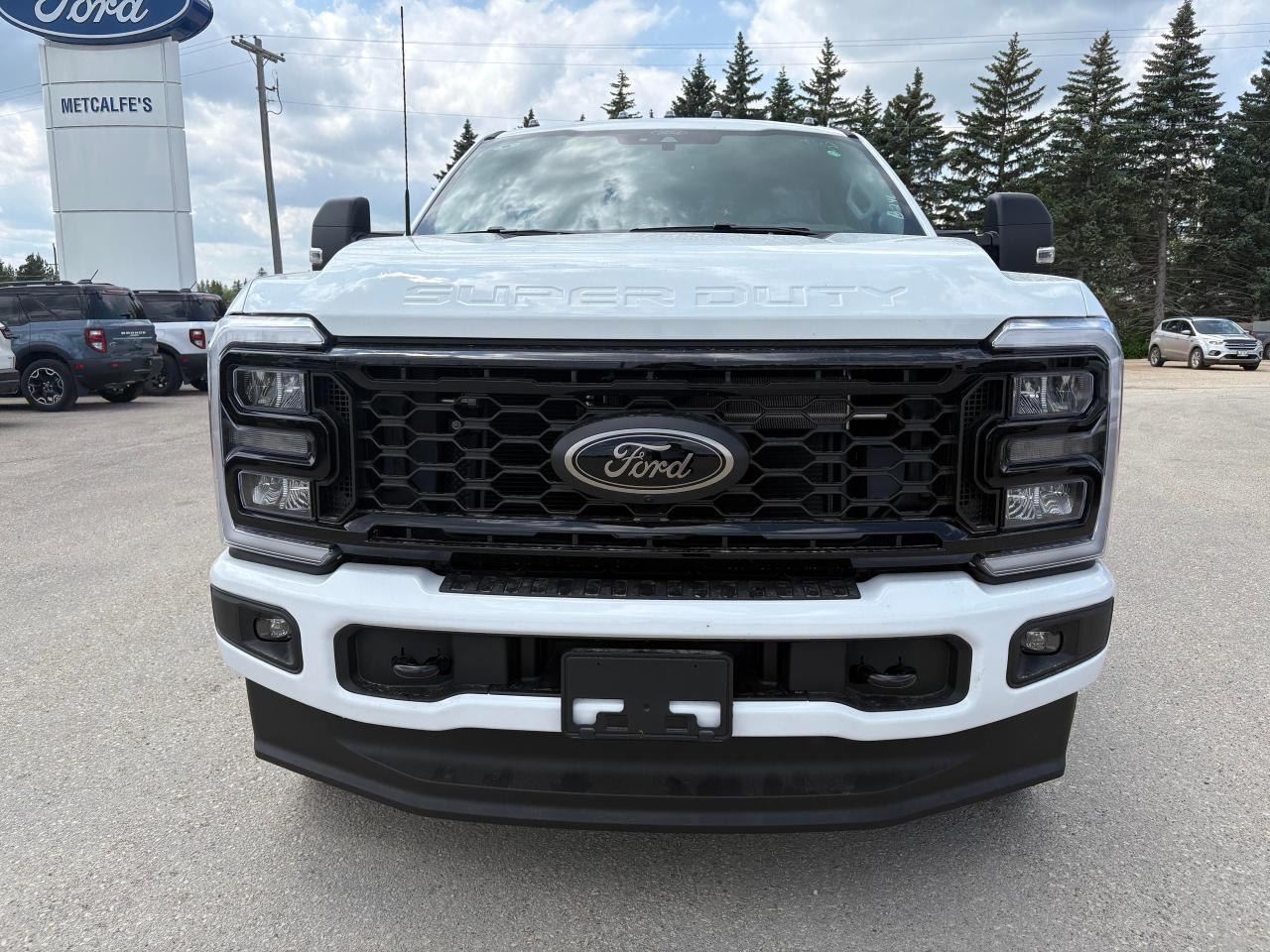 2025 Ford F-250 Super Duty SRW XLT 4WD CREW CAB 8' BOX Photo2