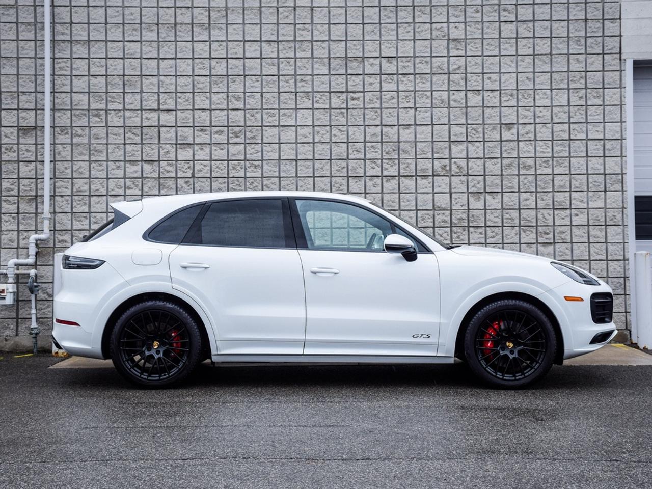 2022 Porsche Cayenne GTS Photo