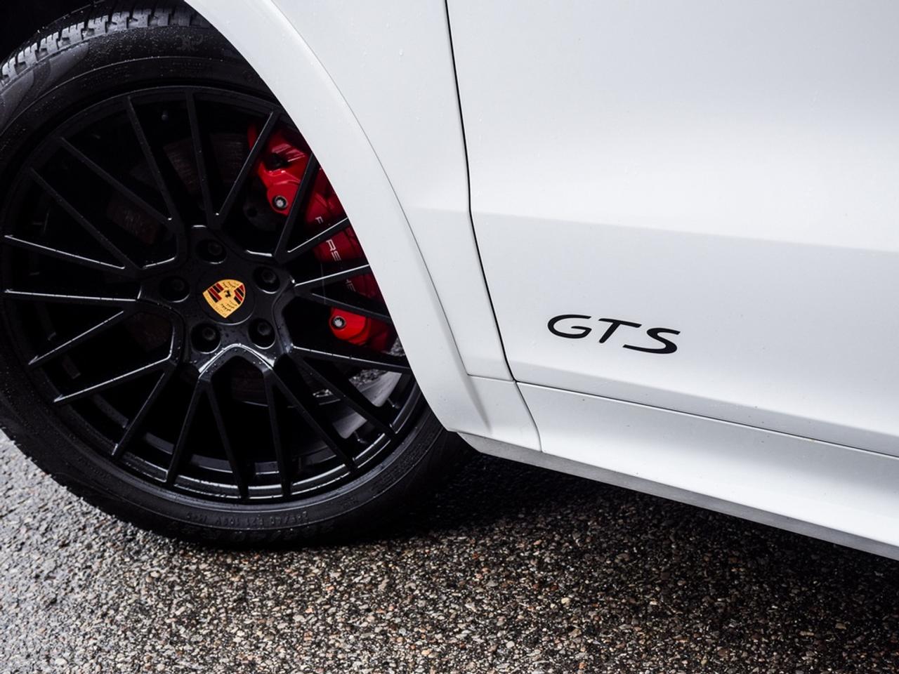 2022 Porsche Cayenne GTS Photo