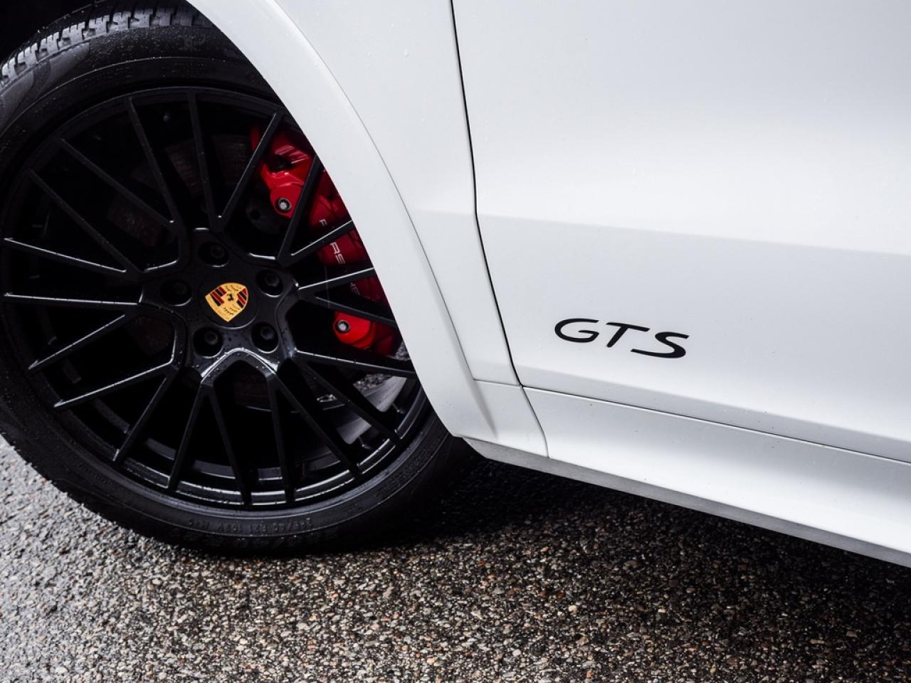 2022 Porsche Cayenne GTS Photo